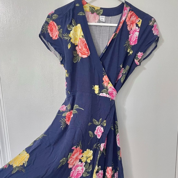 Size XS Old Navy women’s floral wrap dress - Picture 2 of 6